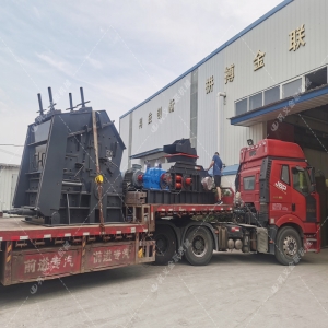 1000*700液壓對輥制砂機，1210反擊破發(fā)往四川